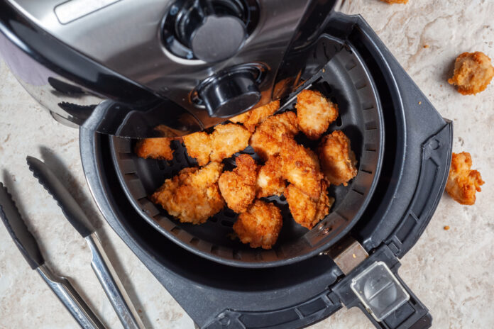 Close,Up,Flat,Lay,Image,Of,An,Air,Fryer,Oven
