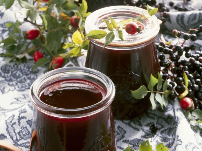elderberry-rosehip-jam-523002