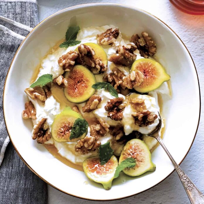 Greek_Yogurt_With_Honey_Figs_and_Walnuts_SQ
