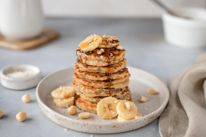 Vegan-banana-pancakes-with-oatmeal-and-coconut-milk