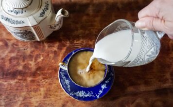 Çay ve süt: Sağlığınız için iyi bir ikili mi?